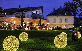 Nells Park Hotel